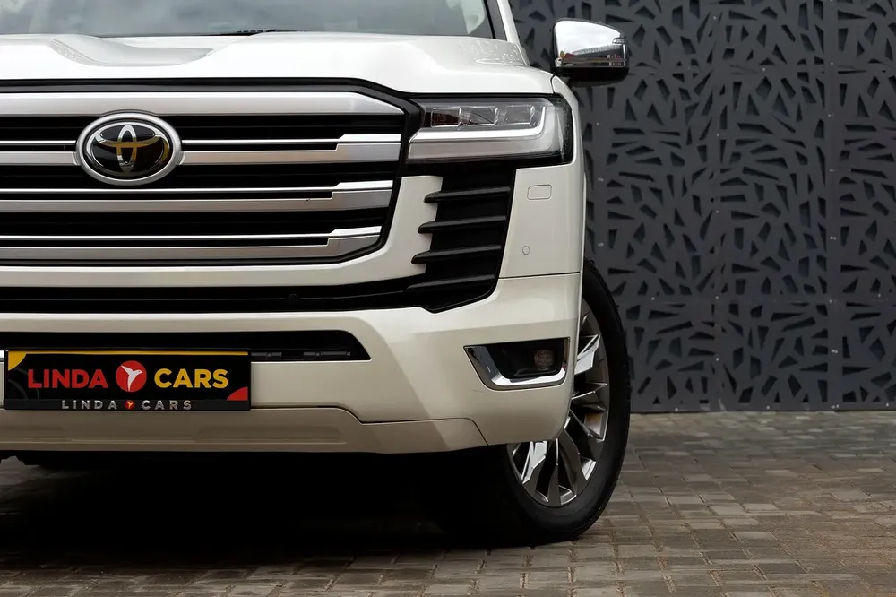 Toyota Land Cruiser 2023 GCC specs - Image 4