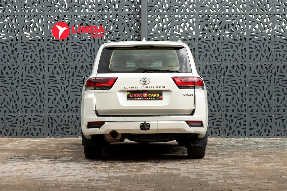 Toyota Land Cruiser 2023 GCC specs - Image 5