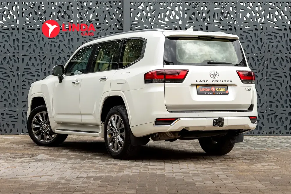 Toyota Land Cruiser 2023 GCC specs - Image 6
