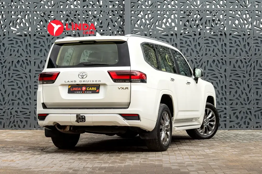 Toyota Land Cruiser 2023 GCC specs - Image 7