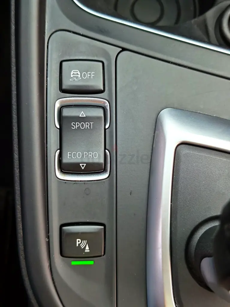 BMW 3 Series 318i Sport Line | GCC | Original Paint | Immaculate Condition !!! - Image 11