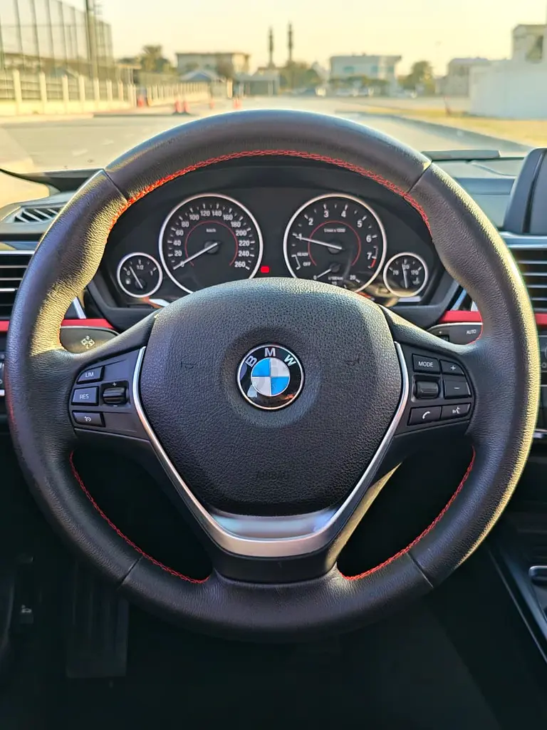 BMW 3 Series 318i Sport Line | GCC | Original Paint | Immaculate Condition !!! - Image 15