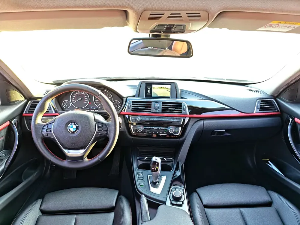 BMW 3 Series 318i Sport Line | GCC | Original Paint | Immaculate Condition !!! - Image 16