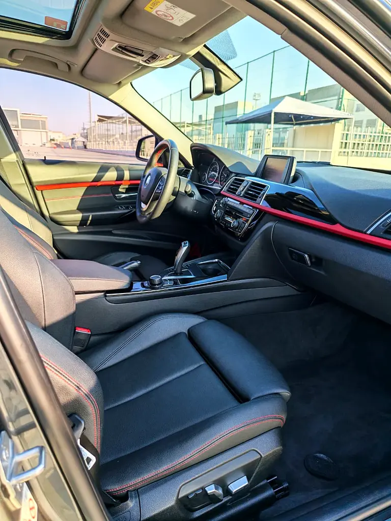 BMW 3 Series 318i Sport Line | GCC | Original Paint | Immaculate Condition !!! - Image 17