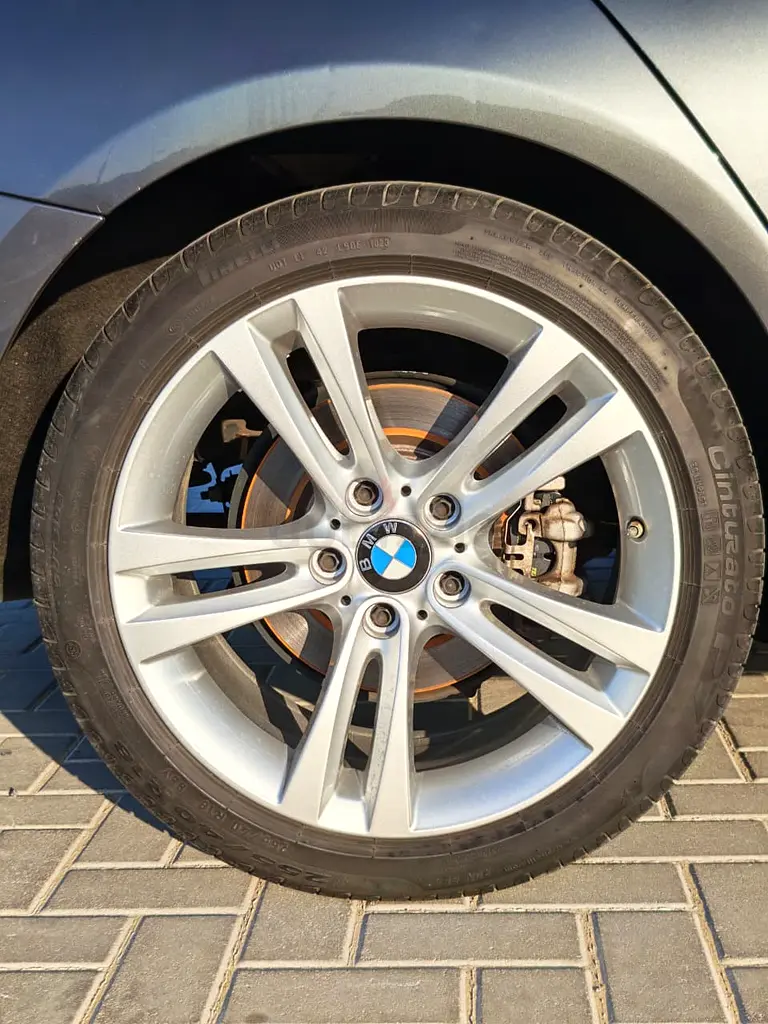 BMW 3 Series 318i Sport Line | GCC | Original Paint | Immaculate Condition !!! - Image 20