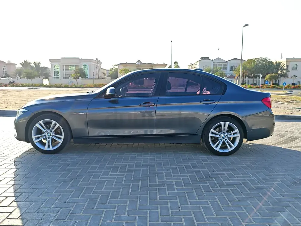 BMW 3 Series 318i Sport Line | GCC | Original Paint | Immaculate Condition !!! - Image 4