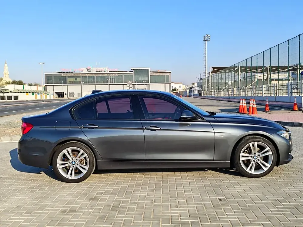 BMW 3 Series 318i Sport Line | GCC | Original Paint | Immaculate Condition !!! - Image 5