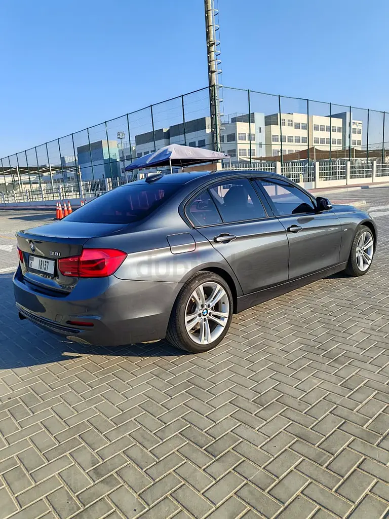 BMW 3 Series 318i Sport Line | GCC | Original Paint | Immaculate Condition !!! - Image 6