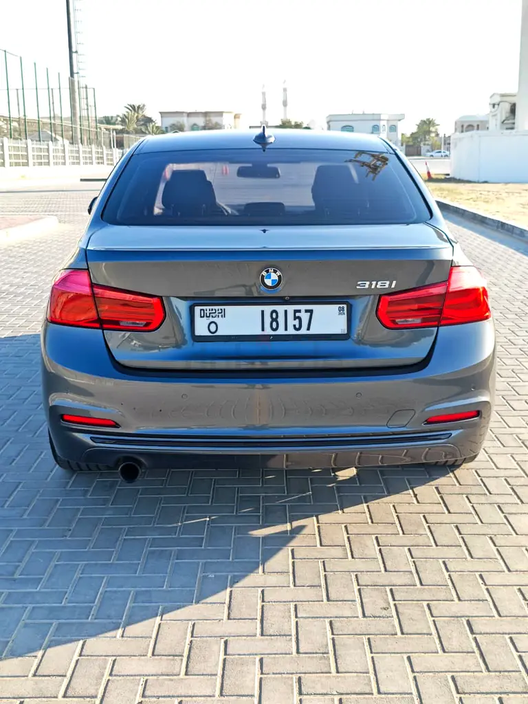 BMW 3 Series 318i Sport Line | GCC | Original Paint | Immaculate Condition !!! - Image 7
