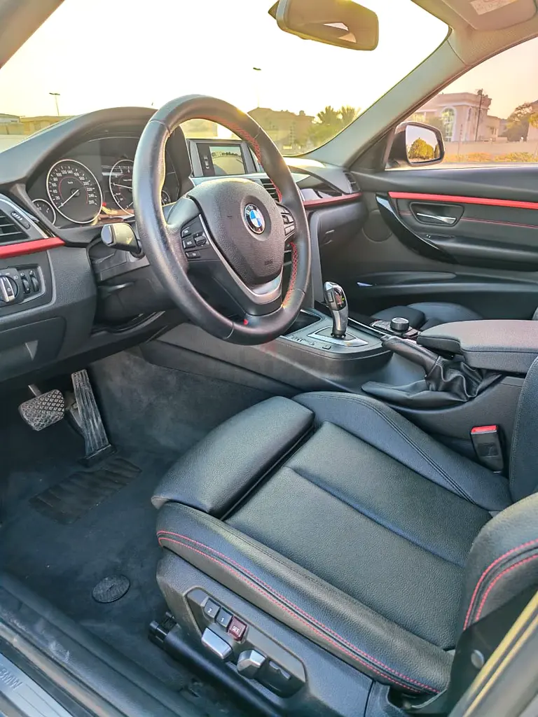 BMW 3 Series 318i Sport Line | GCC | Original Paint | Immaculate Condition !!! - Image 8