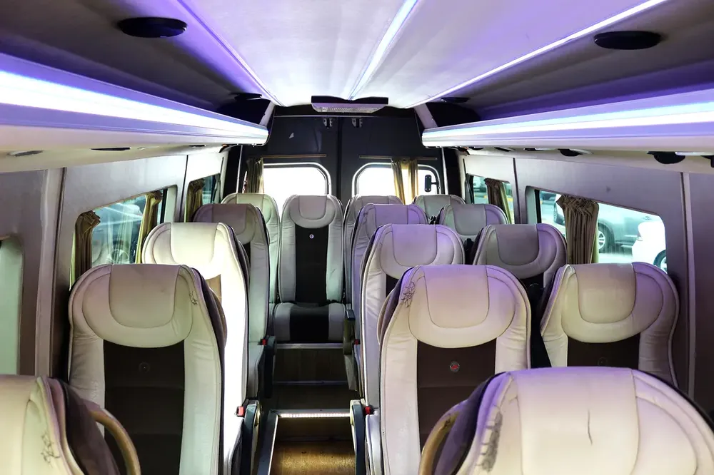 Mercedes-Benz Sprinter 519 CDI, 2016, European Specs - Image 11