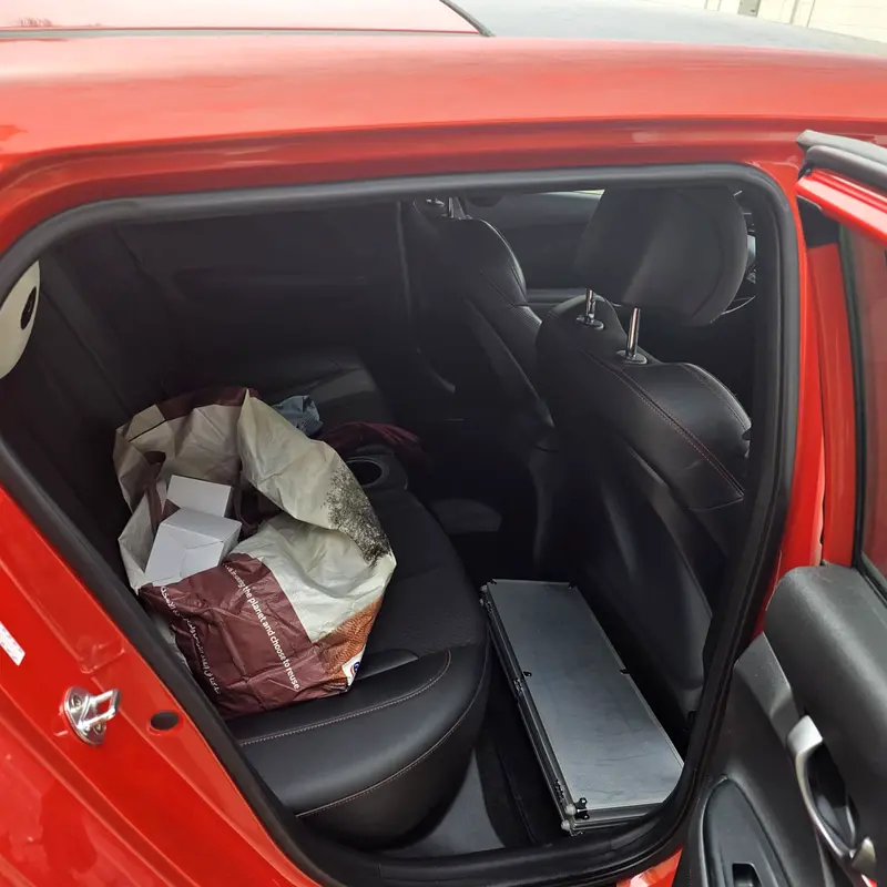 Hyundai Veloster 1.6 Turbo 2019 - American Specs - GCC Ready! Lady Driven - Image 10