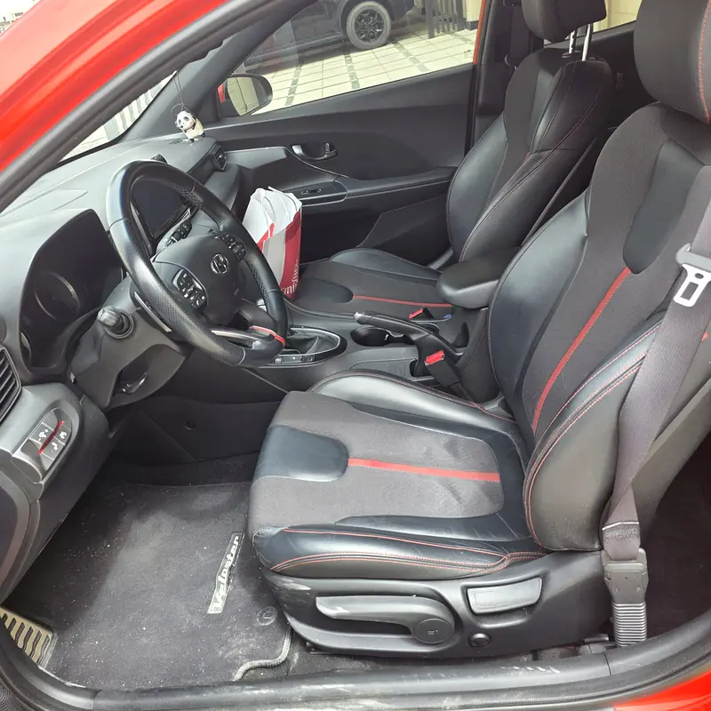 Hyundai Veloster 1.6 Turbo 2019 - American Specs - GCC Ready! Lady Driven - Image 13