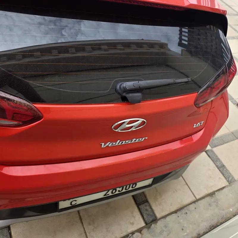 Hyundai Veloster 1.6 Turbo 2019 - American Specs - GCC Ready! Lady Driven - Image 8