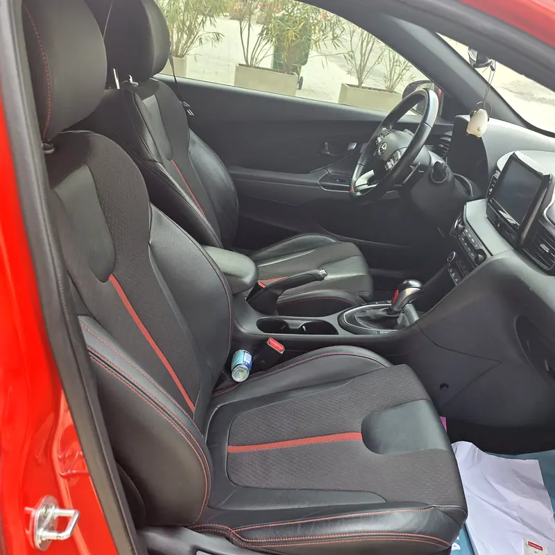 Hyundai Veloster 1.6 Turbo 2019 - American Specs - GCC Ready! Lady Driven - Image 9