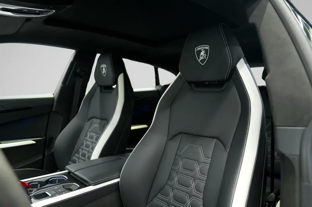 Lamborghini URUS SE 2025 | Certified Pre-Owned | Dealer Warranty | Service Contract - Image 10