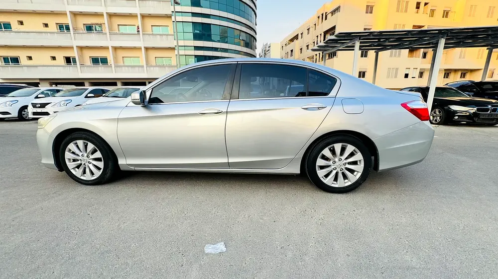 Honda Accord 2014 GCC Specs accident free full option, single owner excellent condition - Image 4