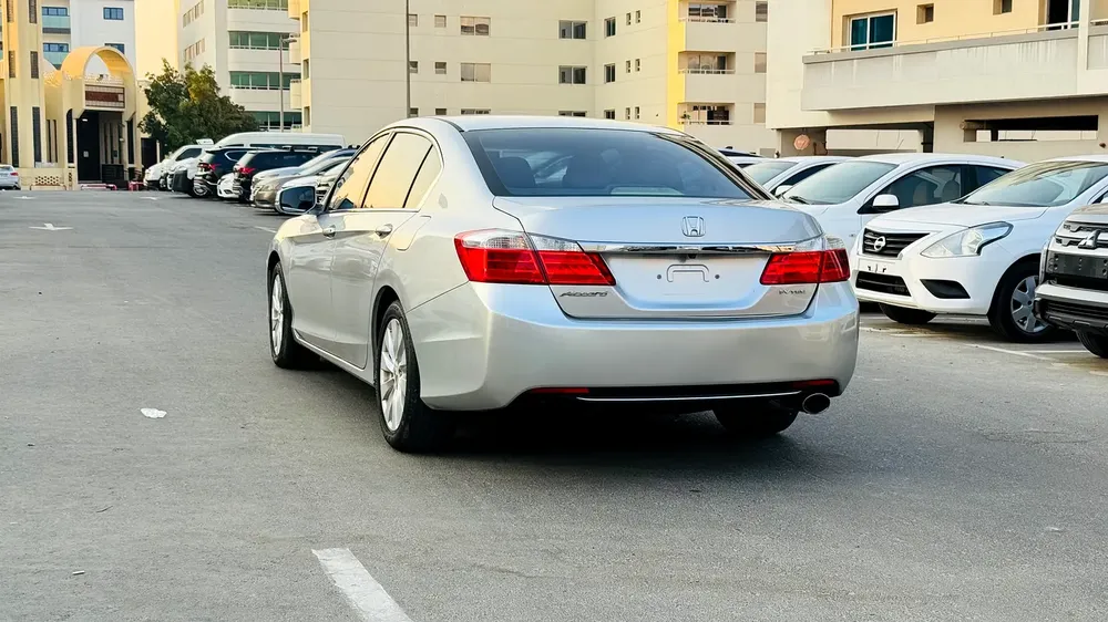 Honda Accord 2014 GCC Specs accident free full option, single owner excellent condition - Image 5