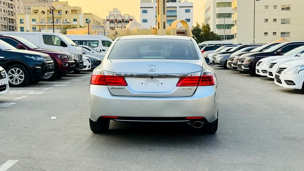 Honda Accord 2014 GCC Specs accident free full option, single owner excellent condition - Image 6