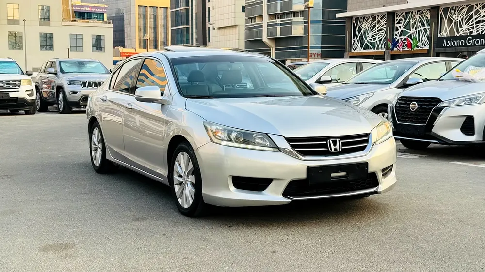 Honda Accord 2014 GCC Specs accident free full option, single owner excellent condition - Image 8