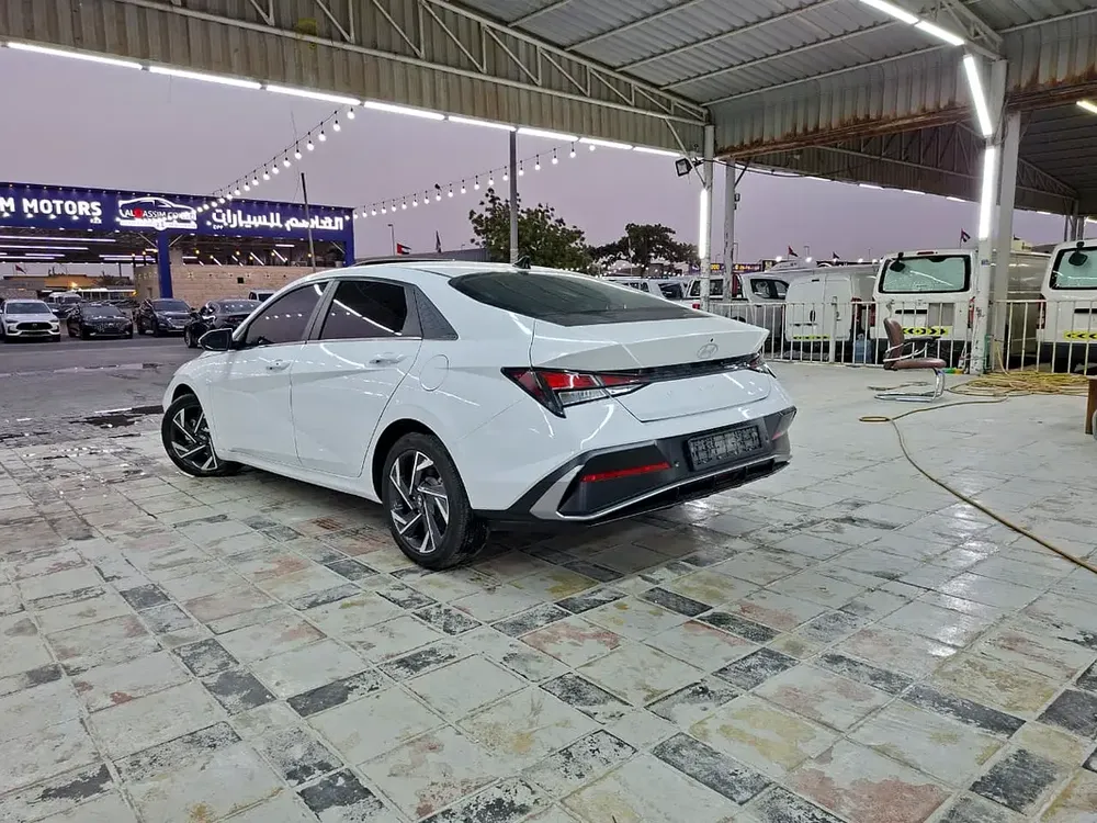 Hyundai Elantra 2025 - Chinese Specs - Efficient  Modern - Image 6