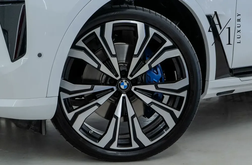2025 BMW X7 xDrive40i, With 5 Years Warranty  Service Contract, Fully Loaded, GCC Specs - Image 4