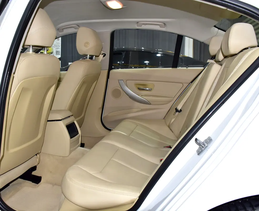 SERVICE HISTORY STICKER & DATA AVAILABLE! BMW 318i ( 2016 Model ) in White Color GCC Specs - Image 14