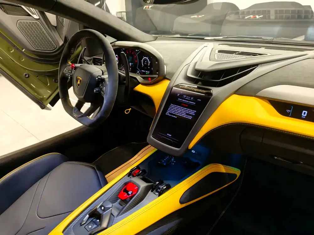 LAMBORGHINI REVUELTO |Gcc |2025| WARRANTY - Image 10