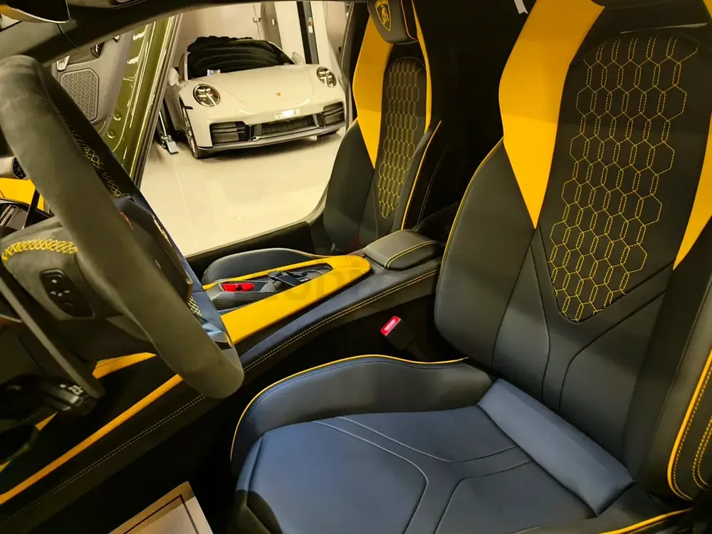 LAMBORGHINI REVUELTO |Gcc |2025| WARRANTY - Image 11