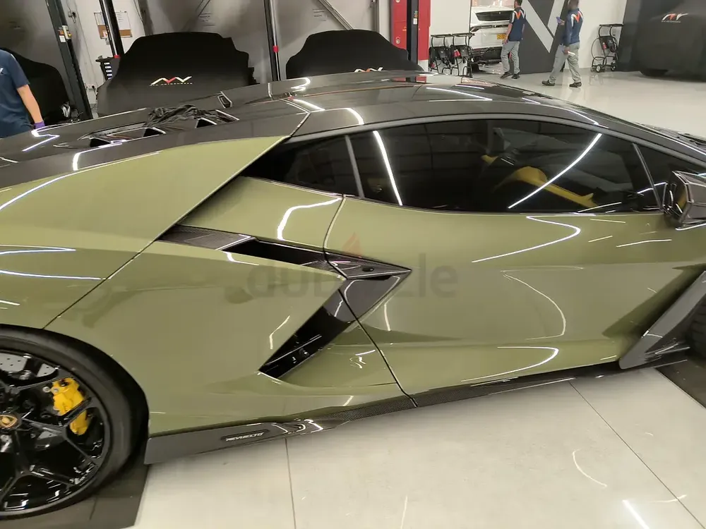 LAMBORGHINI REVUELTO |Gcc |2025| WARRANTY - Image 4
