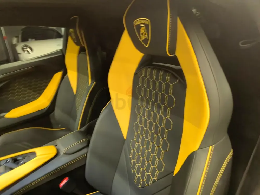 LAMBORGHINI REVUELTO |Gcc |2025| WARRANTY - Image 7