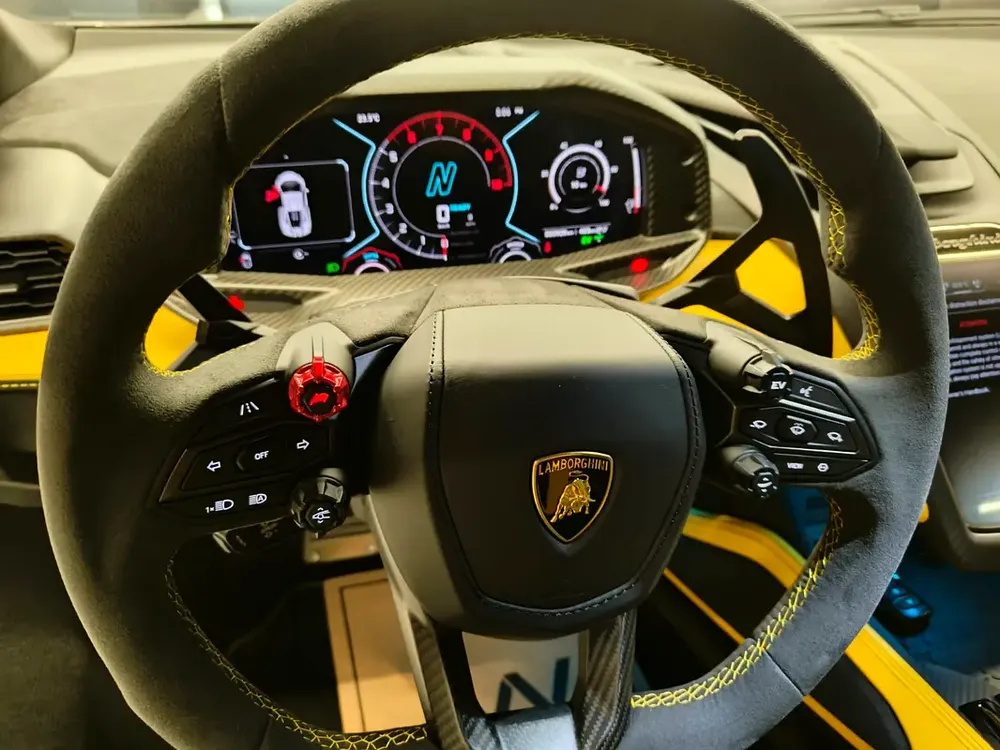 LAMBORGHINI REVUELTO |Gcc |2025| WARRANTY - Image 9