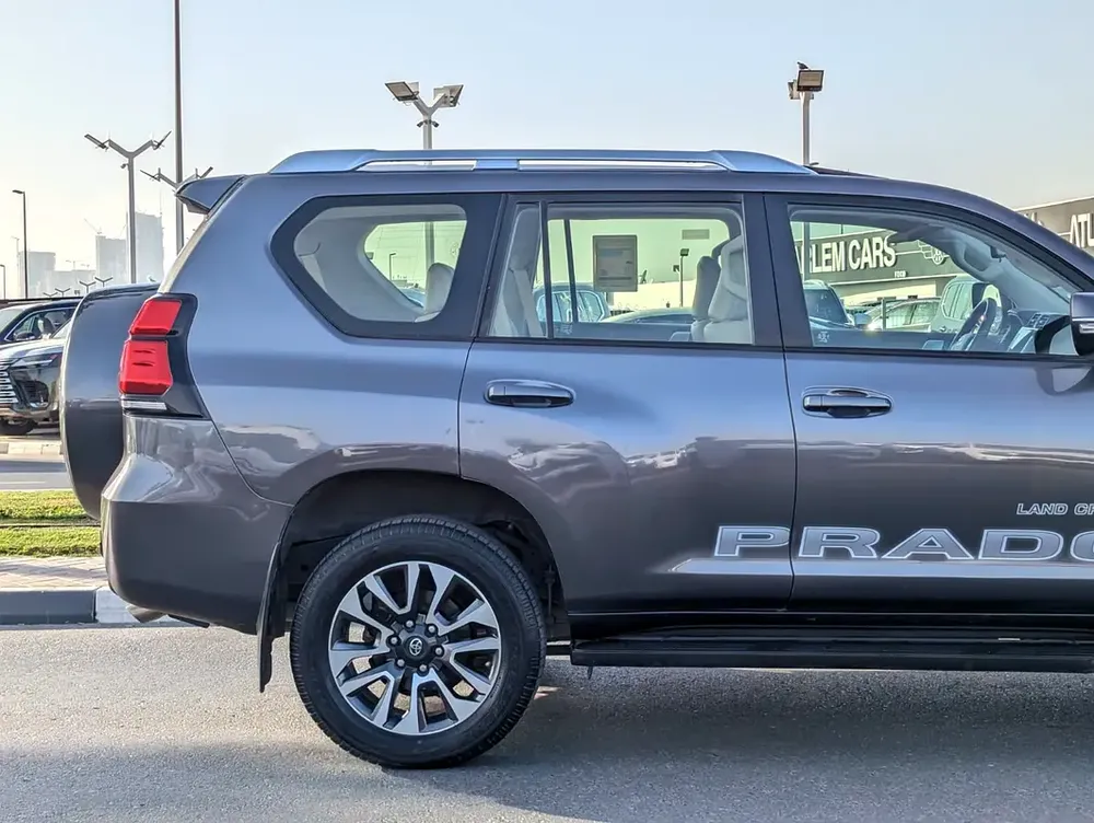TOYOTA PRADO 2022 TXL TOP FULL OPTION GCC IN EXCELLENT CONDITION - Image 13