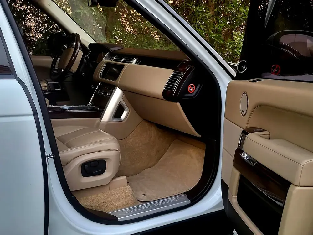 Land Rover Range Rover Vogue Supercharged 2015 - GCC Specs - Image 9
