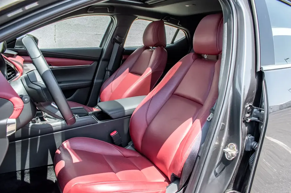 UNDER SERVICE CONTRACT & WARRANTY UNTIL JAN. 2028 OR 160K KM.-GCC-0% DP-FINANCE 5 YEARS - Image 11