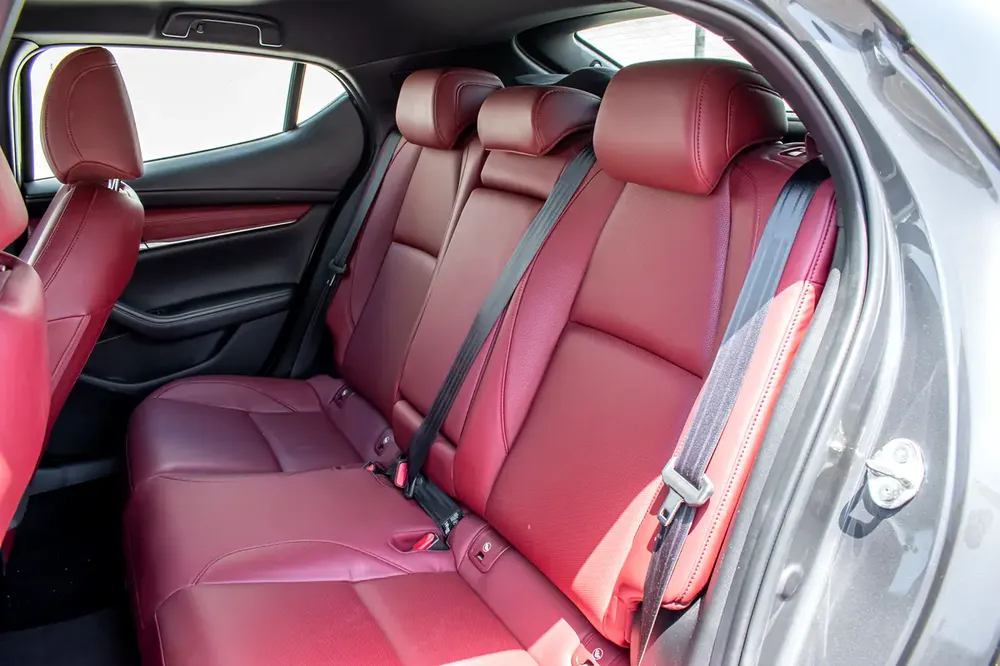 UNDER SERVICE CONTRACT & WARRANTY UNTIL JAN. 2028 OR 160K KM.-GCC-0% DP-FINANCE 5 YEARS - Image 13