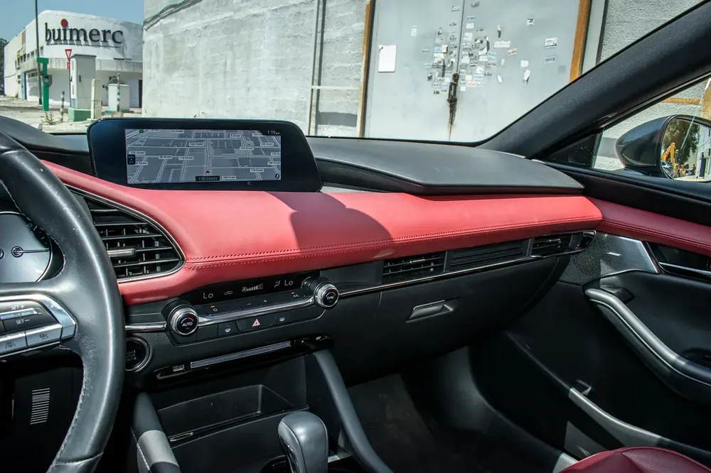 UNDER SERVICE CONTRACT & WARRANTY UNTIL JAN. 2028 OR 160K KM.-GCC-0% DP-FINANCE 5 YEARS - Image 8
