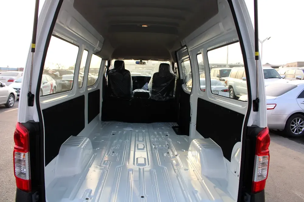 LHD - NISSAN URVAN 2.5L PETROL STD BODY HIGH ROOF 3 SEATER CARGO VAN MANUAL - EXPORT ONLY - Image 6