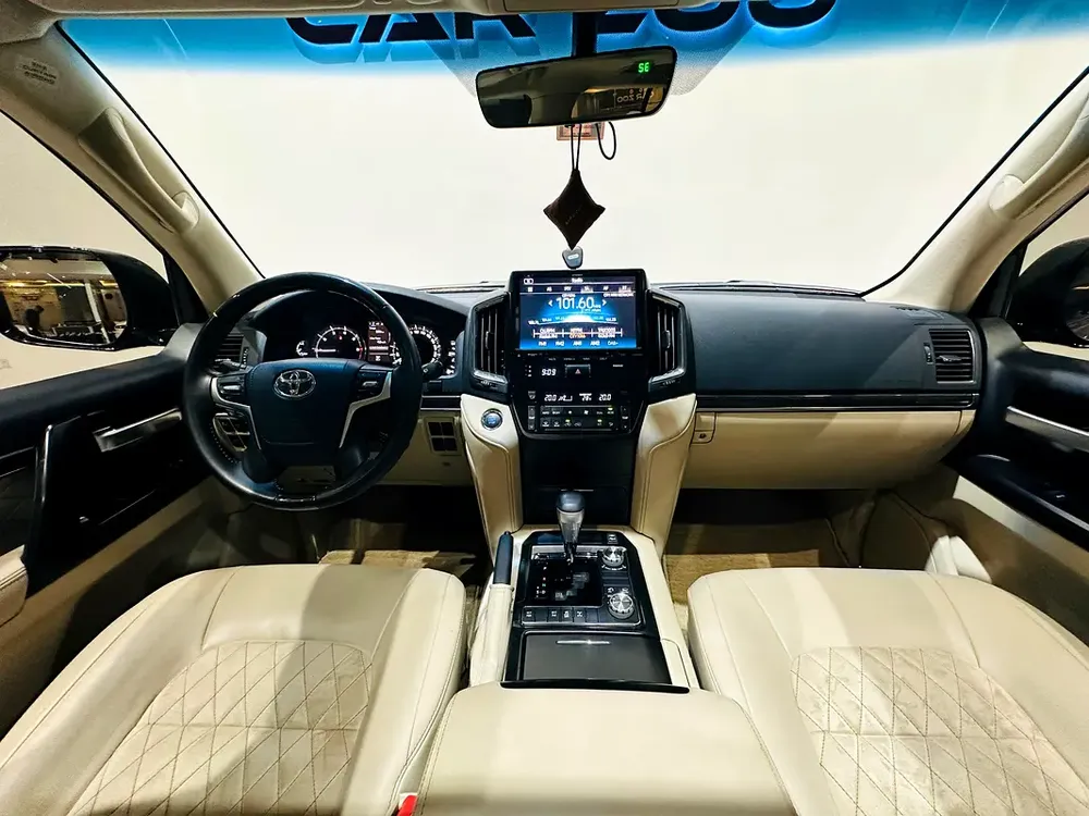 Toyota Land Cruiser GXR Grand Touring |Warranty| 2020 | GCC Specs | V8 - Image 11