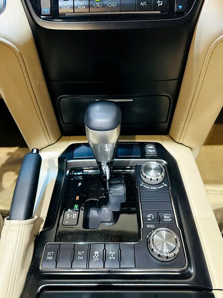 Toyota Land Cruiser GXR Grand Touring |Warranty| 2020 | GCC Specs | V8 - Image 12