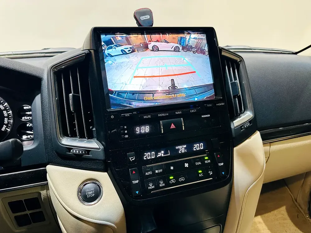 Toyota Land Cruiser GXR Grand Touring |Warranty| 2020 | GCC Specs | V8 - Image 14