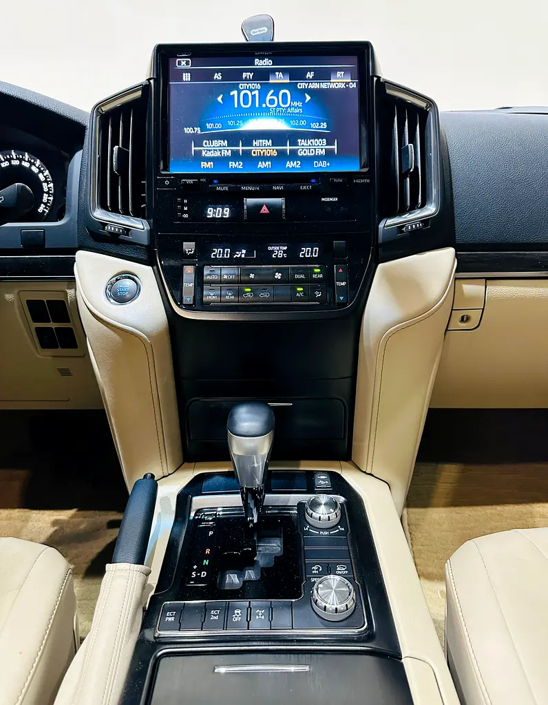 Toyota Land Cruiser GXR Grand Touring |Warranty| 2020 | GCC Specs | V8 - Image 15
