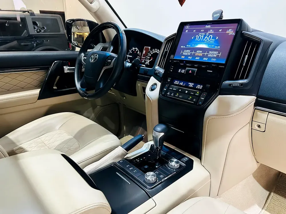 Toyota Land Cruiser GXR Grand Touring |Warranty| 2020 | GCC Specs | V8 - Image 16