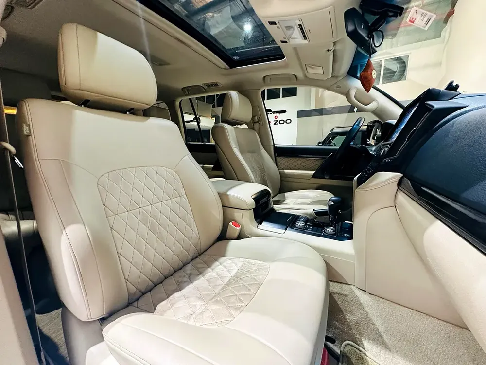 Toyota Land Cruiser GXR Grand Touring |Warranty| 2020 | GCC Specs | V8 - Image 17