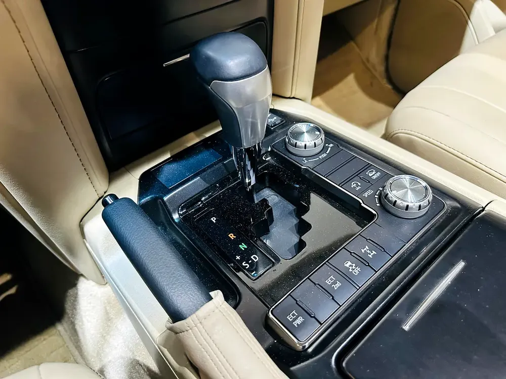 Toyota Land Cruiser GXR Grand Touring |Warranty| 2020 | GCC Specs | V8 - Image 18