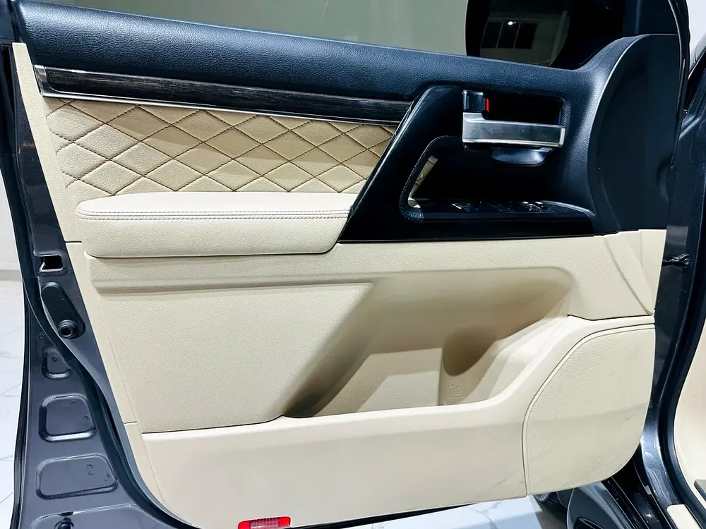 Toyota Land Cruiser GXR Grand Touring |Warranty| 2020 | GCC Specs | V8 - Image 19