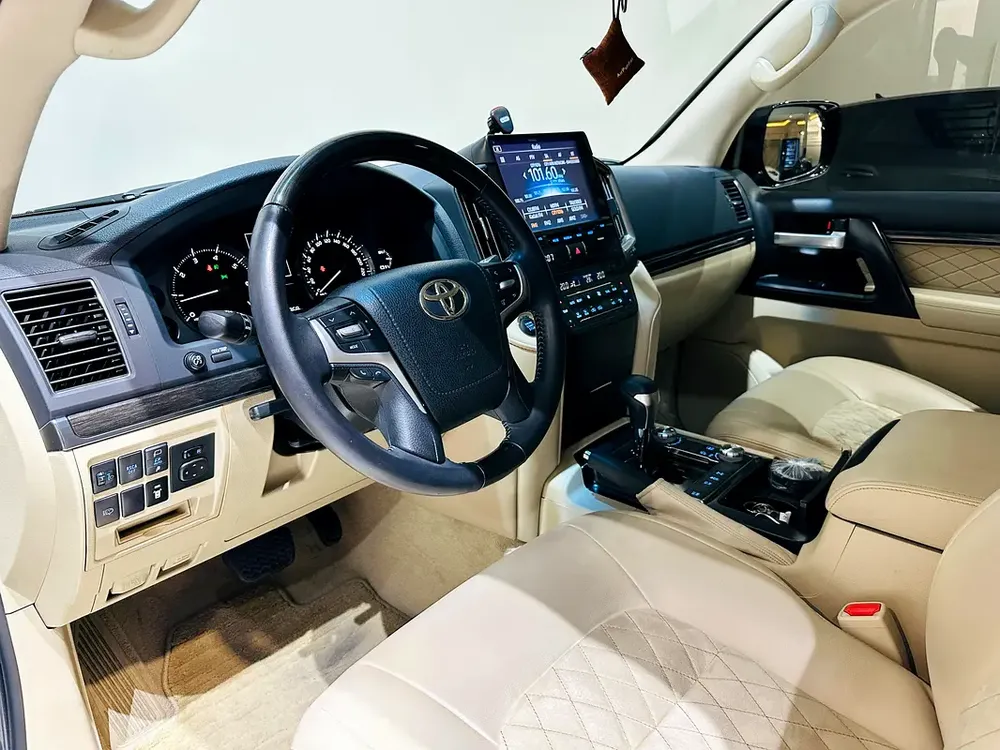 Toyota Land Cruiser GXR Grand Touring |Warranty| 2020 | GCC Specs | V8 - Image 6