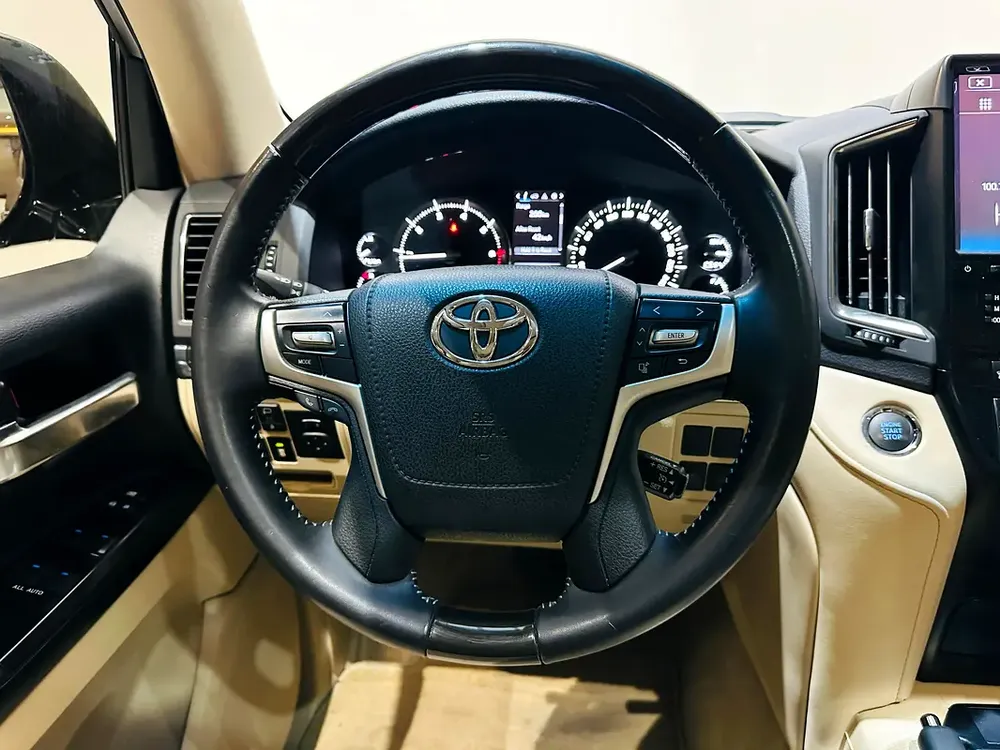 Toyota Land Cruiser GXR Grand Touring |Warranty| 2020 | GCC Specs | V8 - Image 7