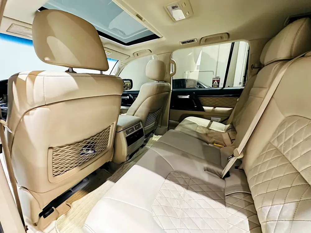 Toyota Land Cruiser GXR Grand Touring |Warranty| 2020 | GCC Specs | V8 - Image 8