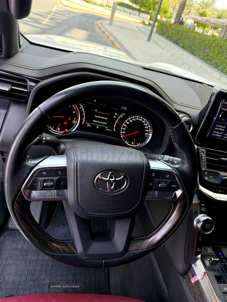 Toyota Land Cruiser VXR 2022 GCC Specs - Image 11